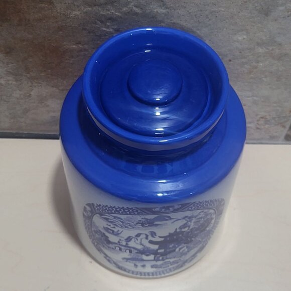 Vintage Blue Willow Cannister with Lid Storage Jar Small - Picture 2 of 10